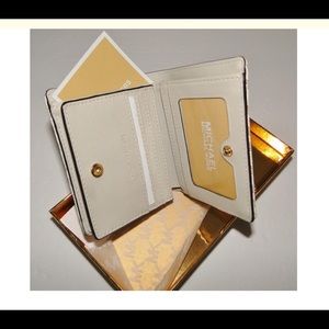 Michael Kors gift set -Vanilla additional pictures